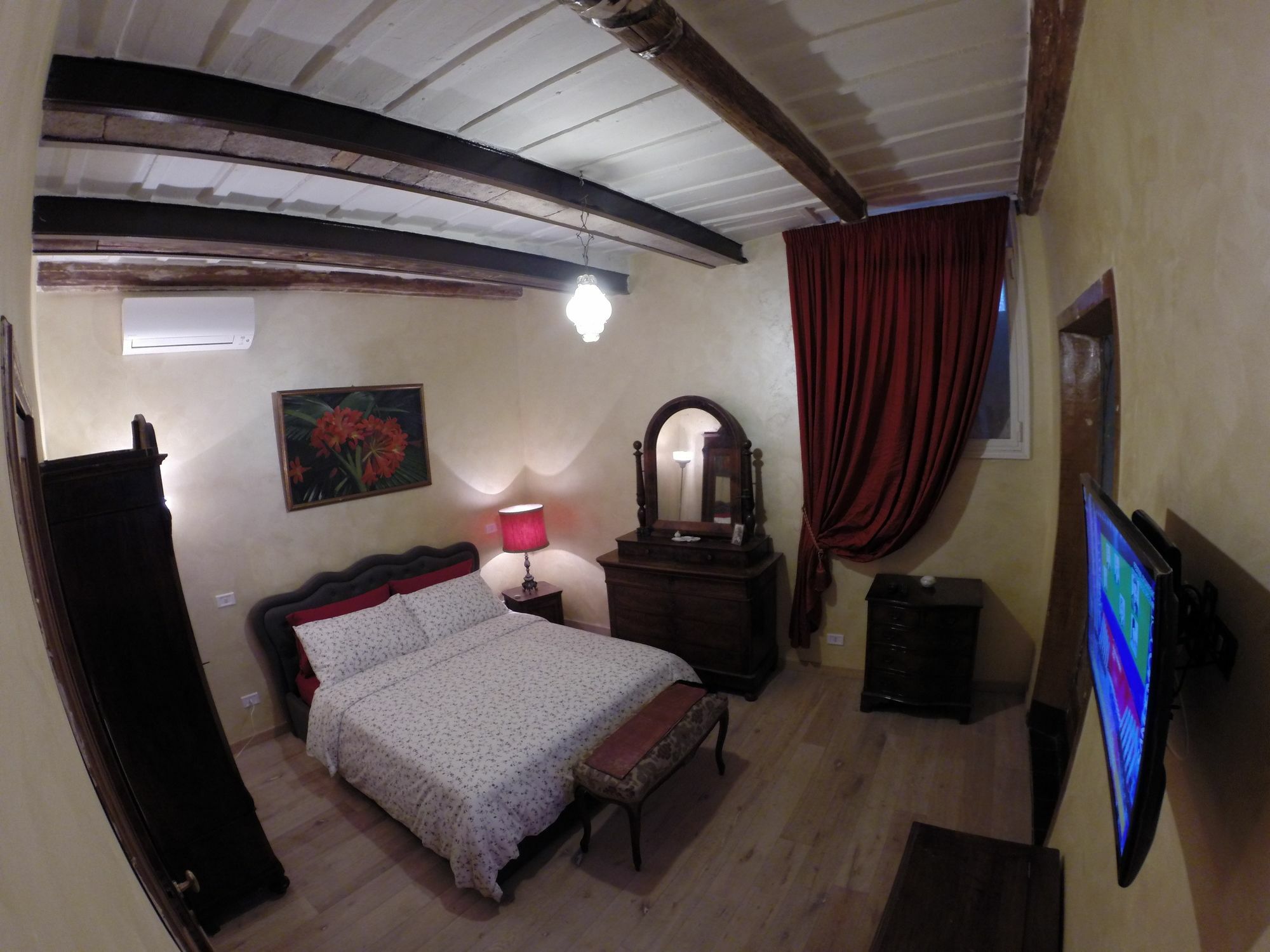 Pantheon Old Apartment Rom